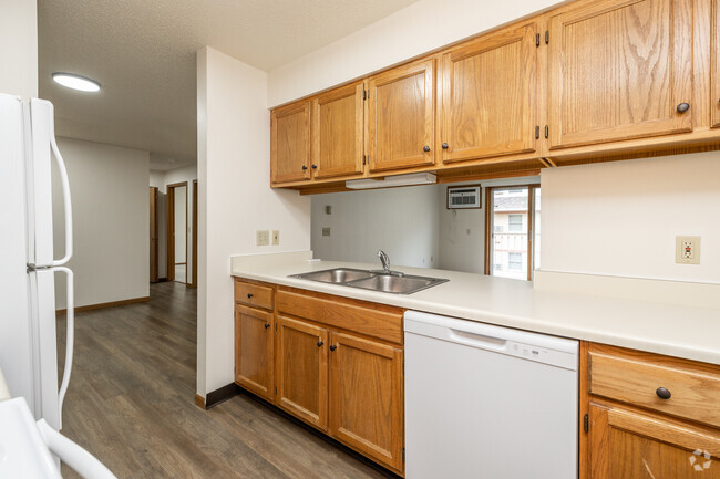 2BR, 1BA - 936SF - Cocina - Trollwood Village Apartments