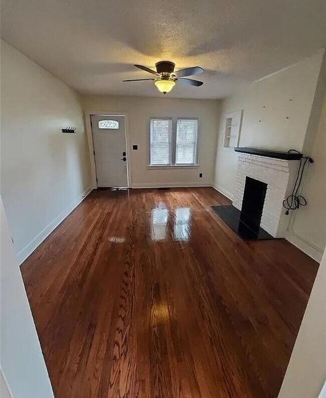 Foto del edificio - Three Bedroom Newly Renovated Home in South Charleston