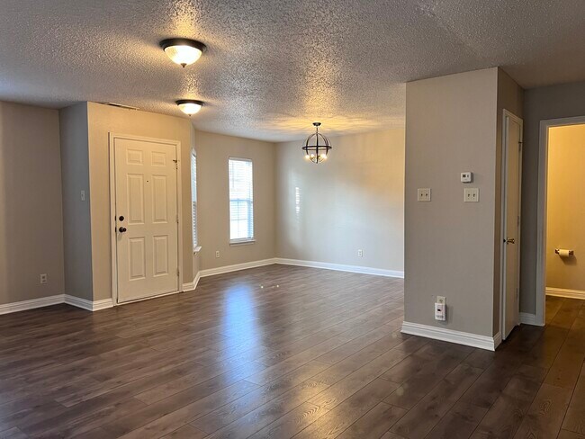 Building Photo - 12875 Old Glory Dr