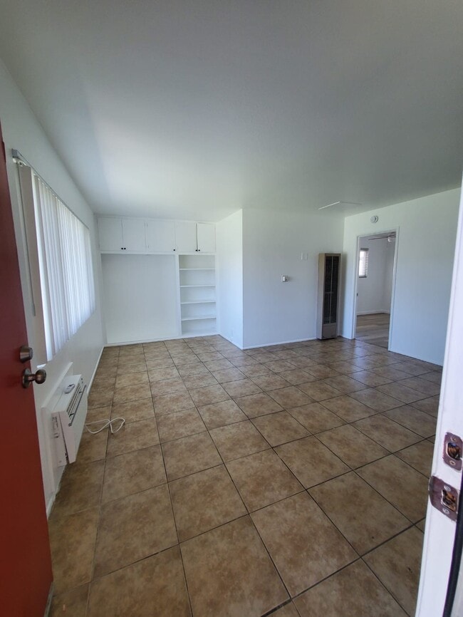 Building Photo - 413 W Ramona Dr