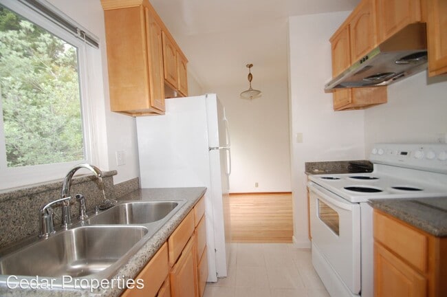 Building Photo - 2435 Hilgard Ave