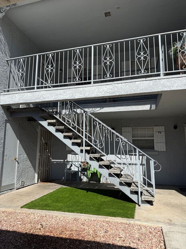 Building Photo - 3823 S Maryland Pkwy