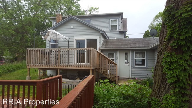 Building Photo - 714 Villa St