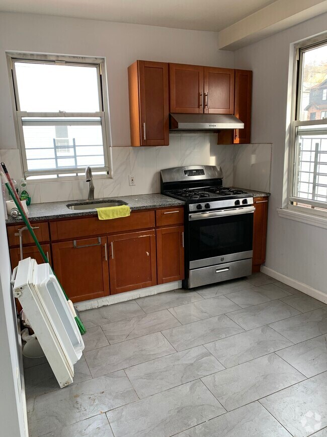 New Brighton Houses under 2,500 Staten Island, NY 3 Homes