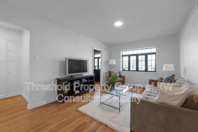 Foto del edificio - 451 E Town St