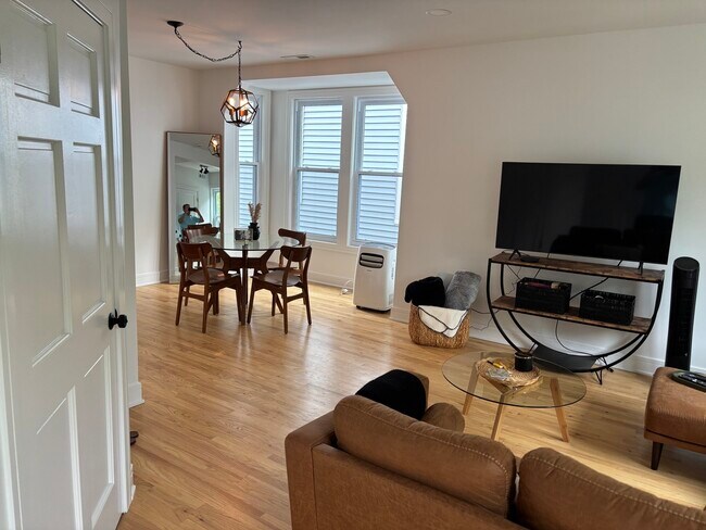 Foto del edificio - 1653 N Richmond St