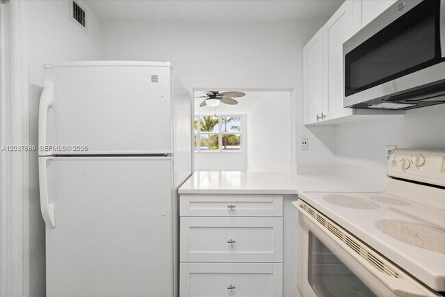 Foto del edificio - 9441 Evergreen Pl