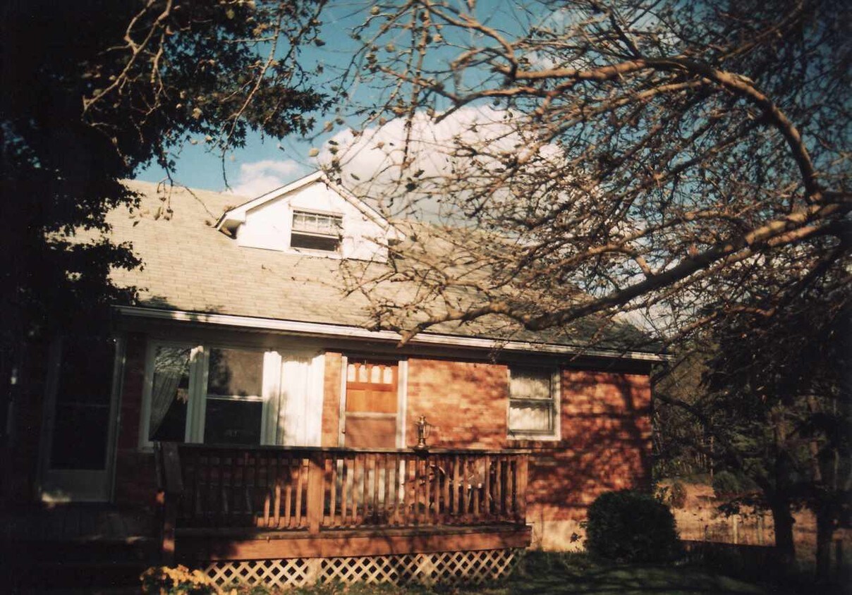 Building Photo - 1622 Mt Clinton Pike