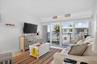 Building Photo - 1043 Hillsboro Mile