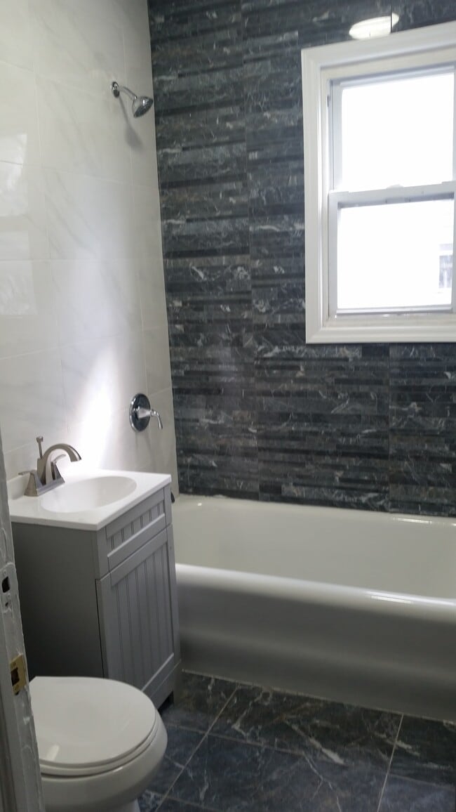 Building Photo - 321 Vermont Ave