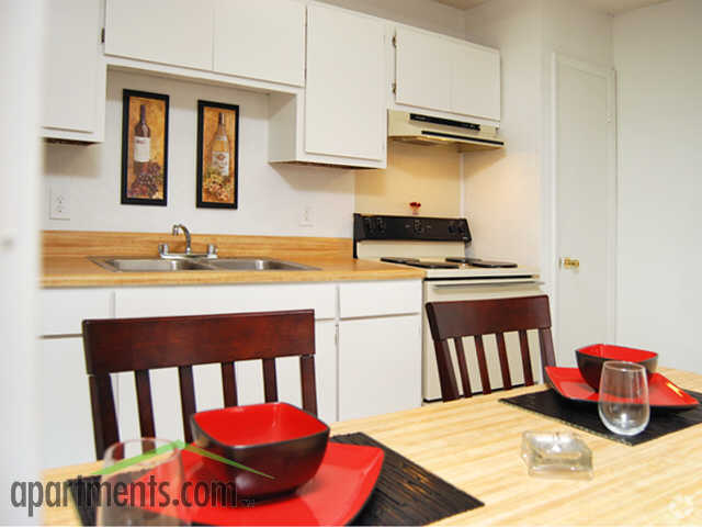 Dining Room - Woodhaven Apartments