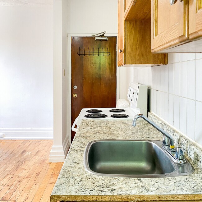 Photo du bâtiment - 301 Rue Wilbrod St
