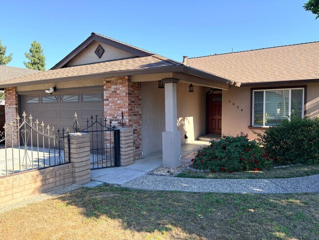 Foto del edificio - Remodeled 3 Bedroom 2 Bath House in San Jose.