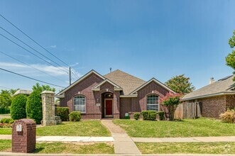 Building Photo - 3904 Columbus Dr