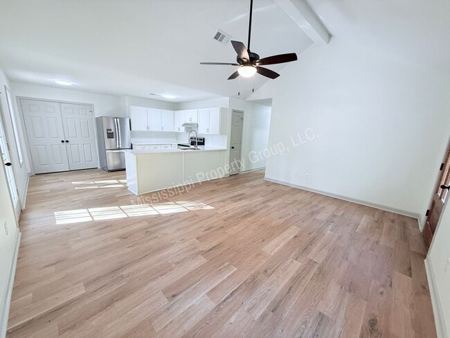 Building Photo - 3BR/3BA For Rent Short Term