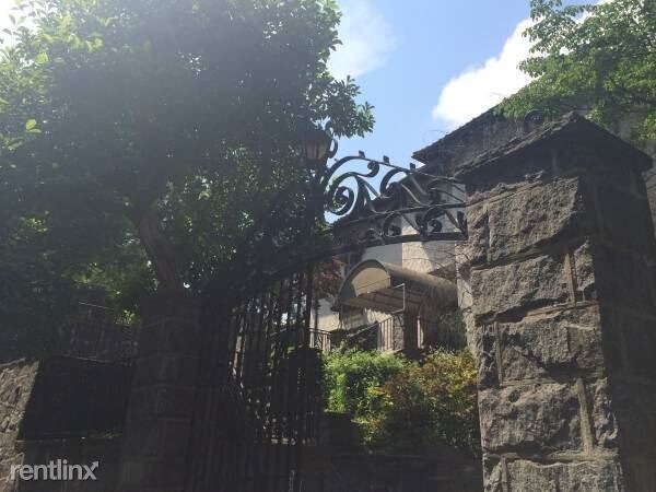 Primary Photo - 4401 Manhattan College Pkwy
