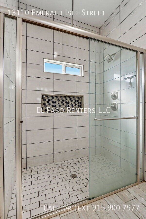 Foto del edificio - 13110 Emerald Isle St