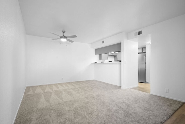 Reno Dining Room - Sunset Springs Apartments