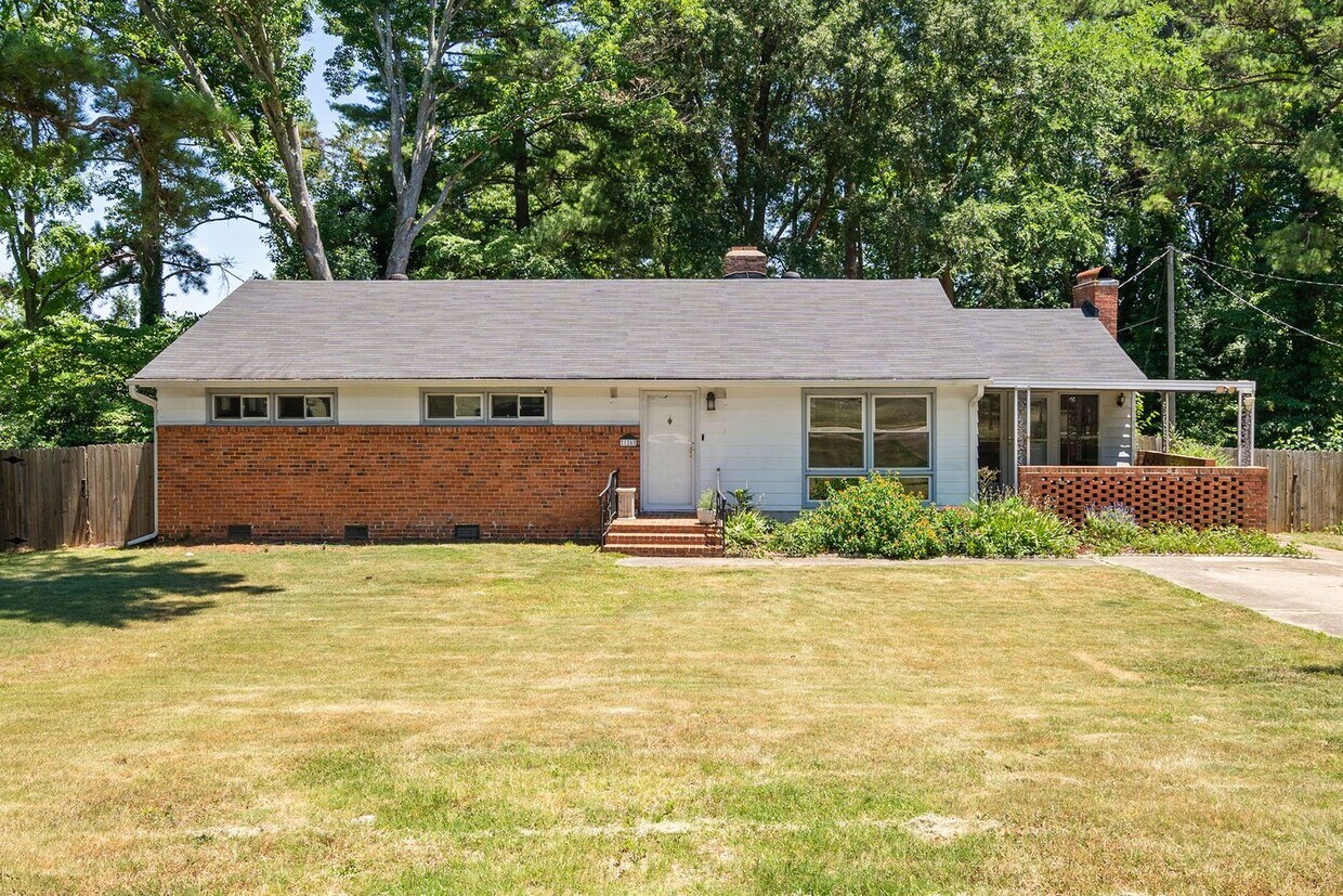 Primary Photo - Updated Ranch Near Millbrook Highschool Wi...