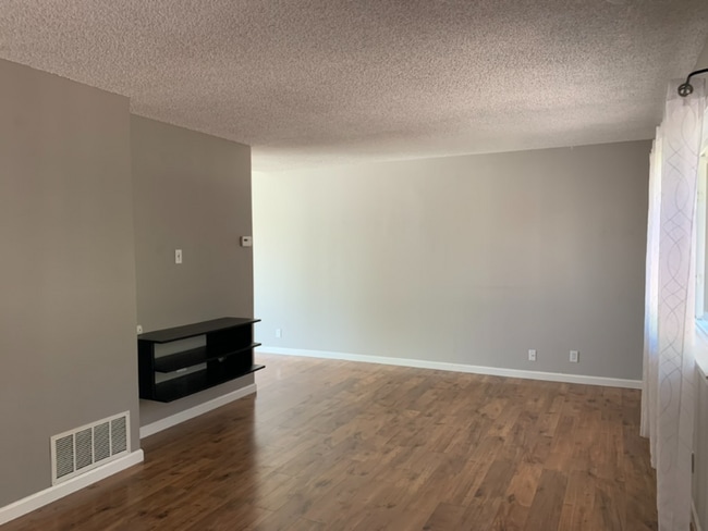 Building Photo - 103 Sunset Cir