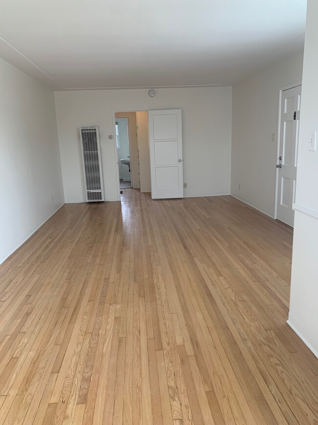 Living/Dining Room - 1134 W 85th St