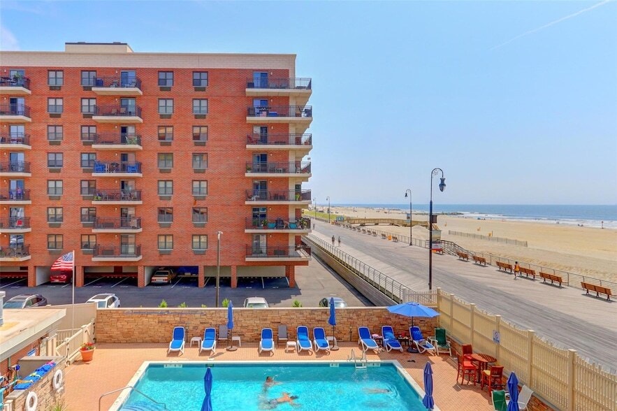 Photo - 260 W Broadway