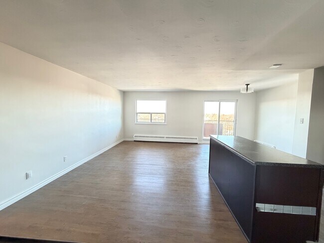 Building Photo - 20 Bradmon Dr