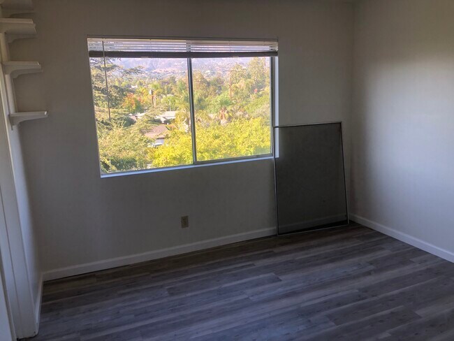 Building Photo - 163 N La Cumbre Rd