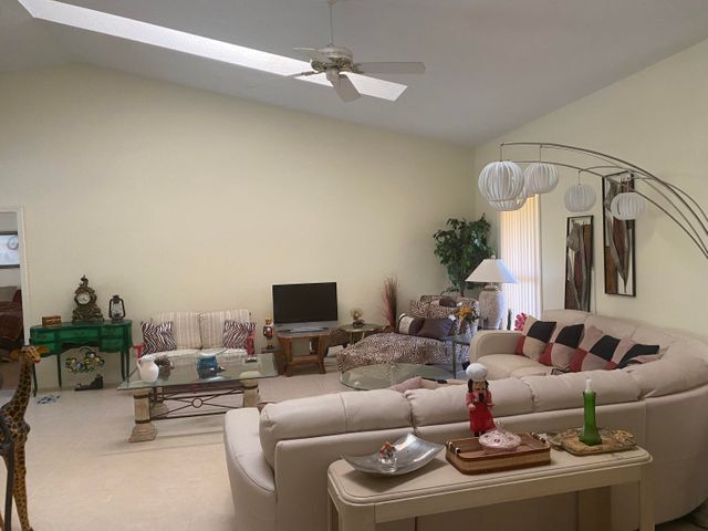 Foto del edificio - 123 Sandpiper Ave