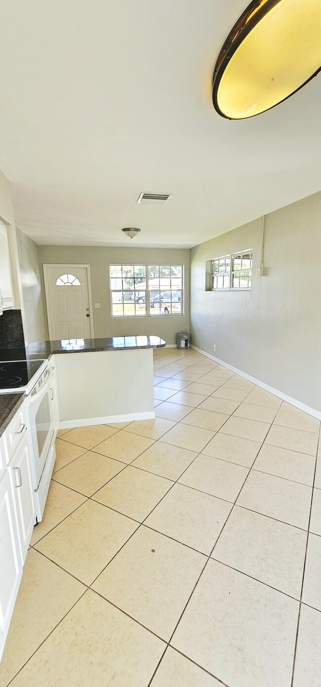 Building Photo - 8529 Sunset Dr