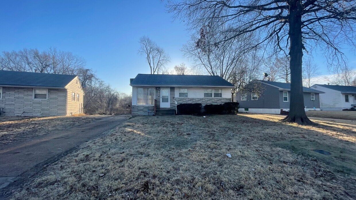 Primary Photo - 10650 Dunkeld Cir