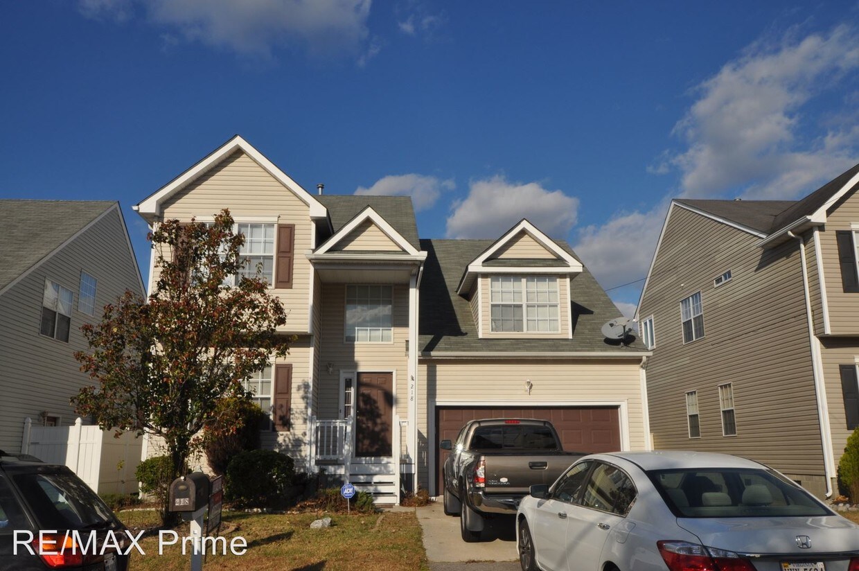 Foto principal - 4 br, 2.5 bath House - 218 OUTLAW STREET