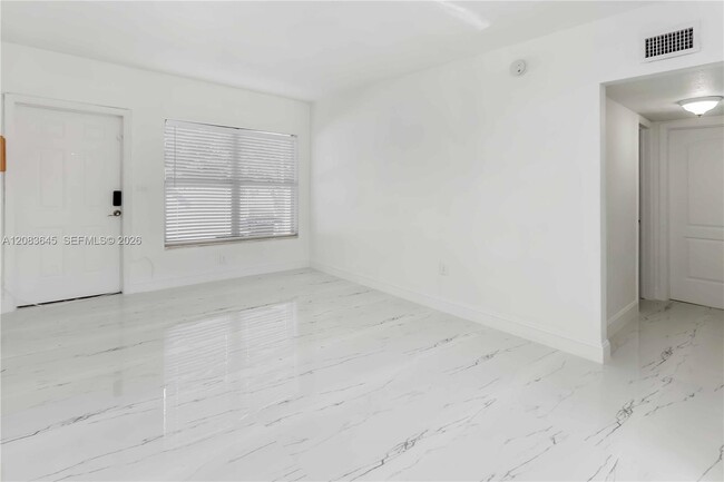 Building Photo - 1236 NE 109th St