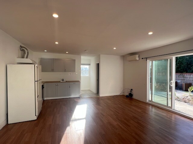 Building Photo - 10535 Nassau Ave