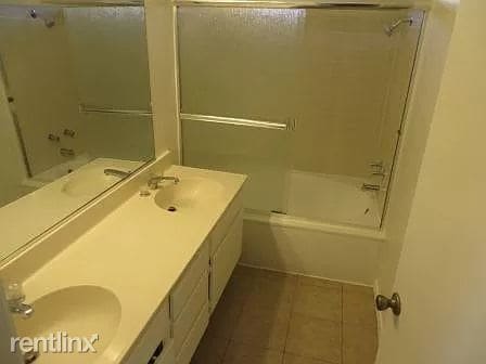 Building Photo - 3 br, 2 bath House - 2568 Bedford Ave