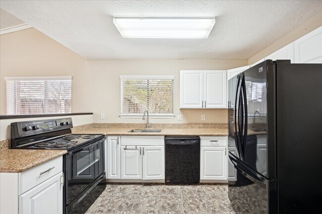 Foto del edificio - 17138 Barcelona Dr