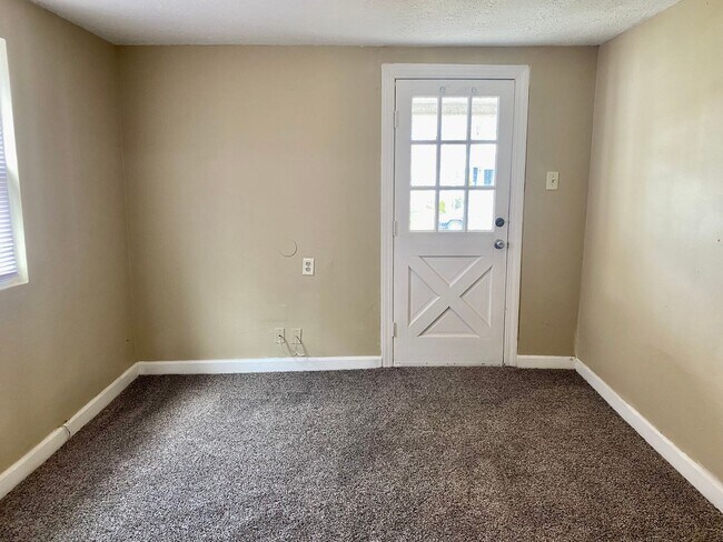 Foto del edificio - Updated FOUR bedroom home in South Louisville