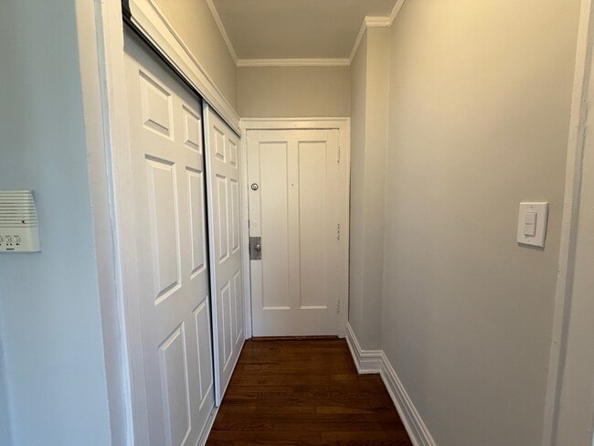 Building Photo - 1525 W Estes Ave