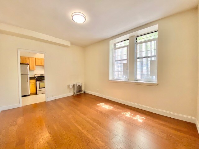 Building Photo - 551 W 190th St