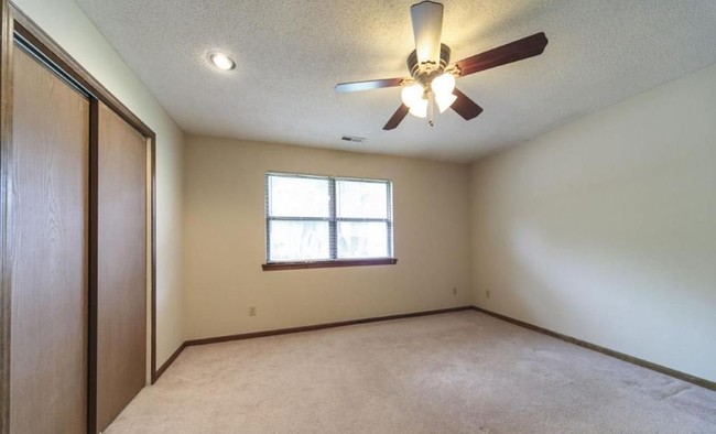 Building Photo - 2541 Cimarron Dr