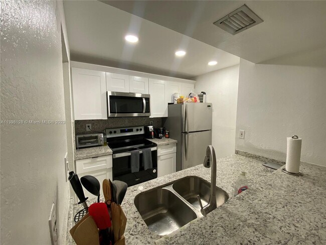 Foto del edificio - 7035 NW 186th St