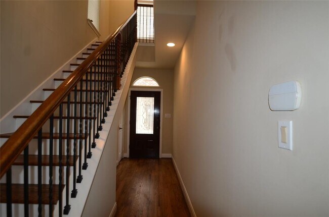 Building Photo - 1117 St Agnes St