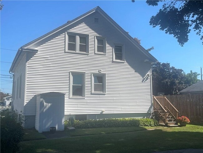 Building Photo - 40 Batcheller Ave