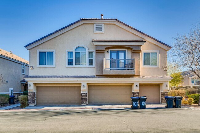 Building Photo - 3 Bedroom Townhome in Gated Henderson Community!