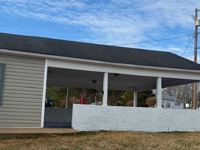 Building Photo - WOW! Space and Value — Morganton Rental with Big Basement