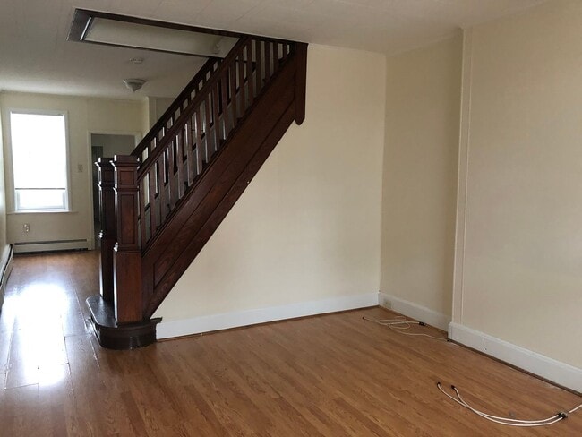 Building Photo - 136 Barnt Ave