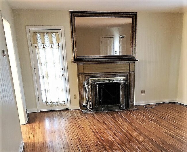 Foto del edificio - 3 bed 2 bath Riverside Home