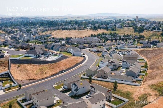 Building Photo - 1447 SW Sagebrush Ln