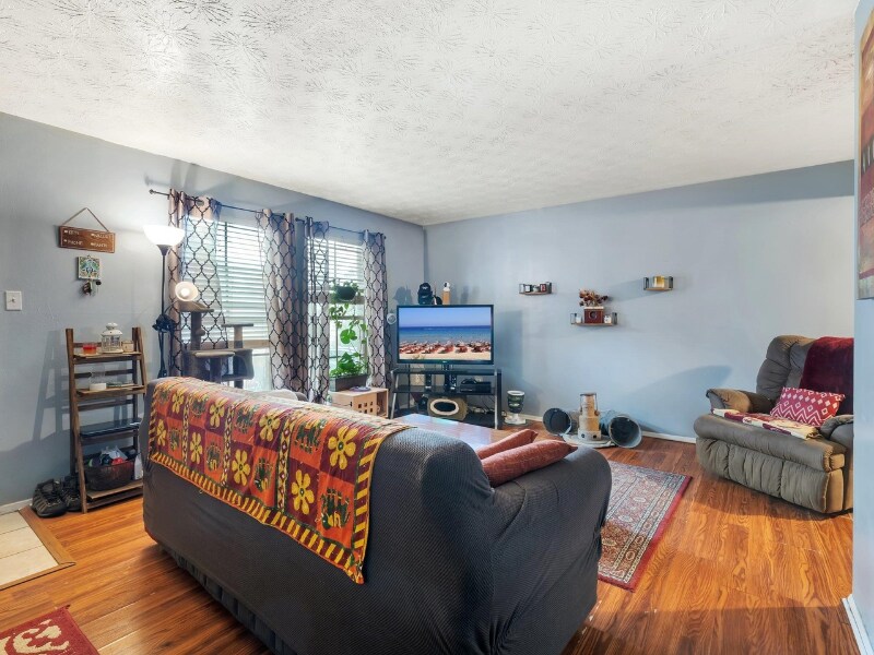 Foto principal - 2020 Continental Ave