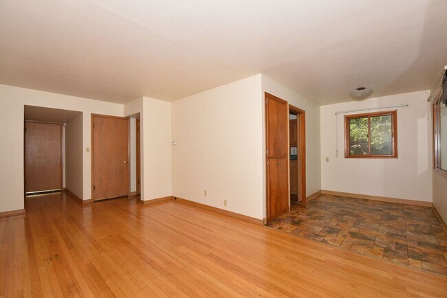 Foto del edificio - 1 Bedroom Mid Century Modern Retreat on Milwaukee River